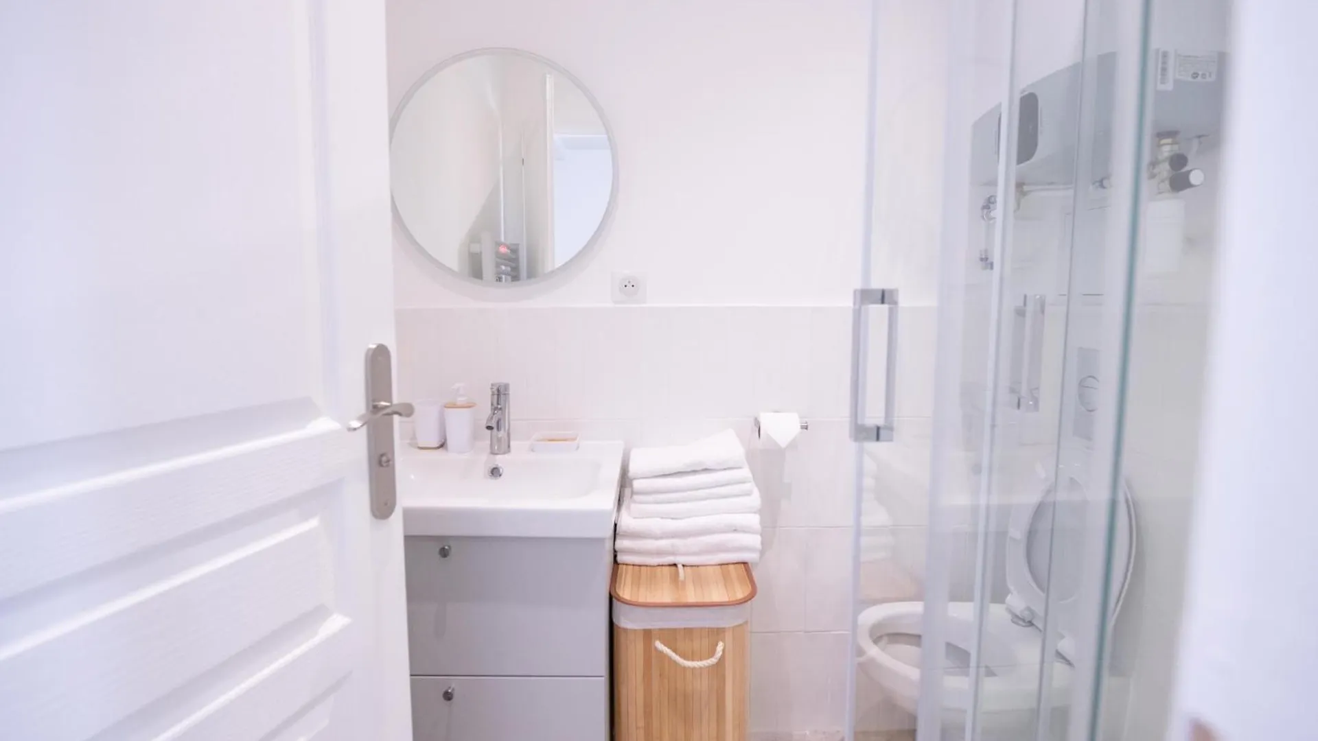 Apartment Portes De Paris Rer C A 2 Min Wifi & Parking Inclus Choisy-le-Roi France